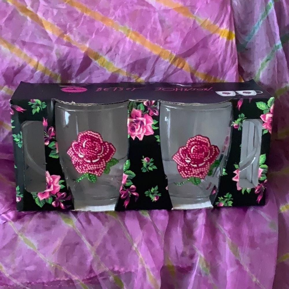 💖🌸Betsey Johnson Rose Floral Rhinestone Embellished Coffee Mugs